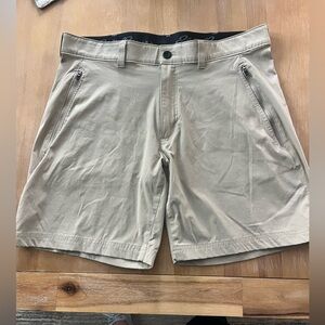 Eddie Bauer men’s horizon guide wander shorts. Lt Khaki Sz 36